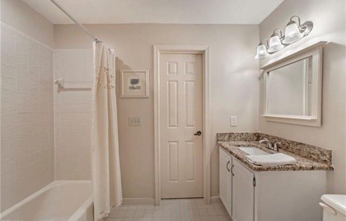 Photo of Bathroom in Burning Tree