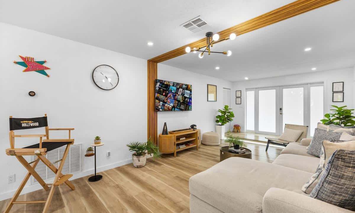 Photo of Livingroom in North Central Hollywood