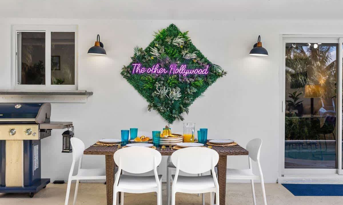 Photo of Outdoor in North Central Hollywood