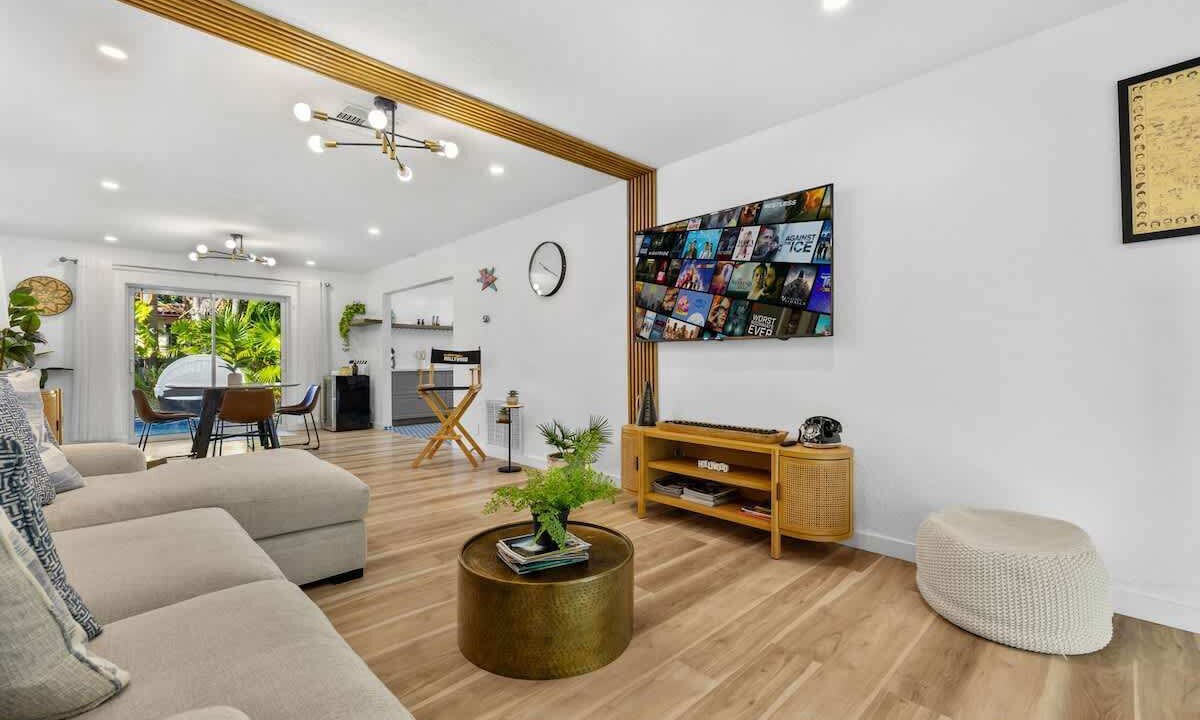 Photo of Livingroom in North Central Hollywood