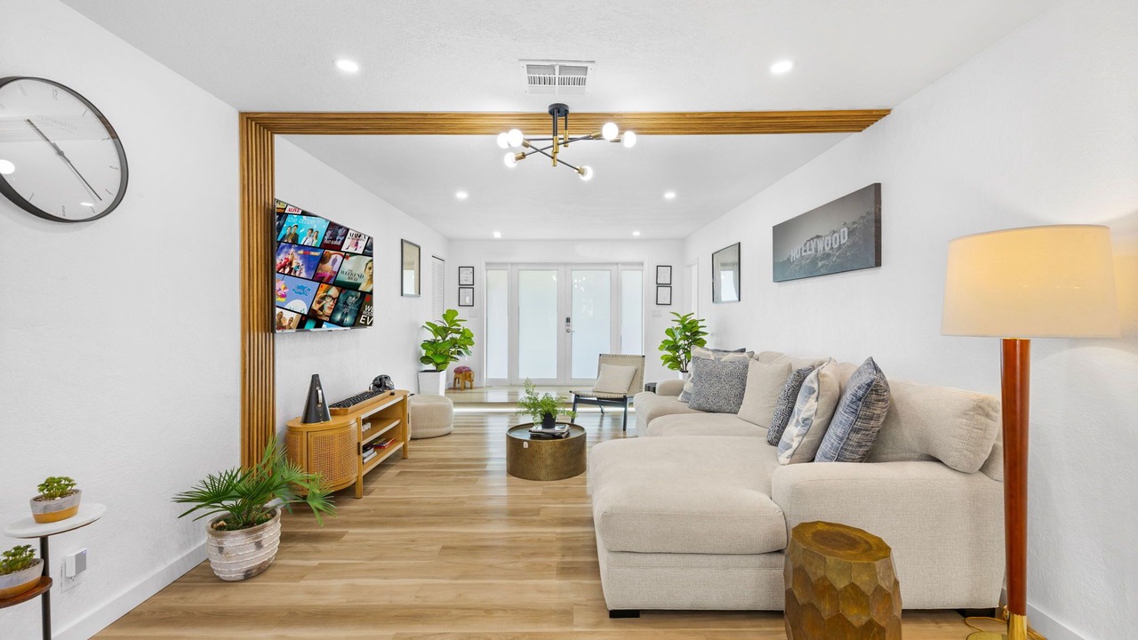 Photo of Livingroom in North Central Hollywood