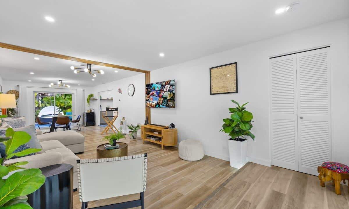 Photo of Livingroom in North Central Hollywood