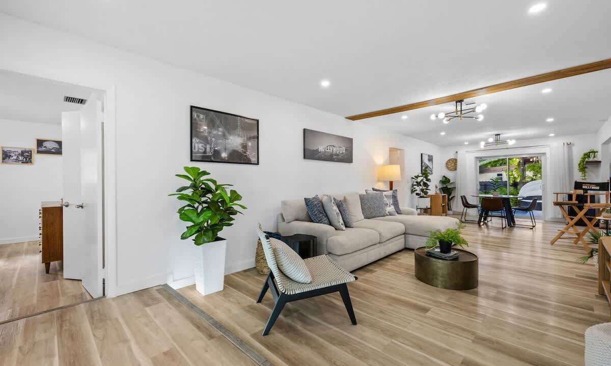 Photo of Livingroom in North Central Hollywood