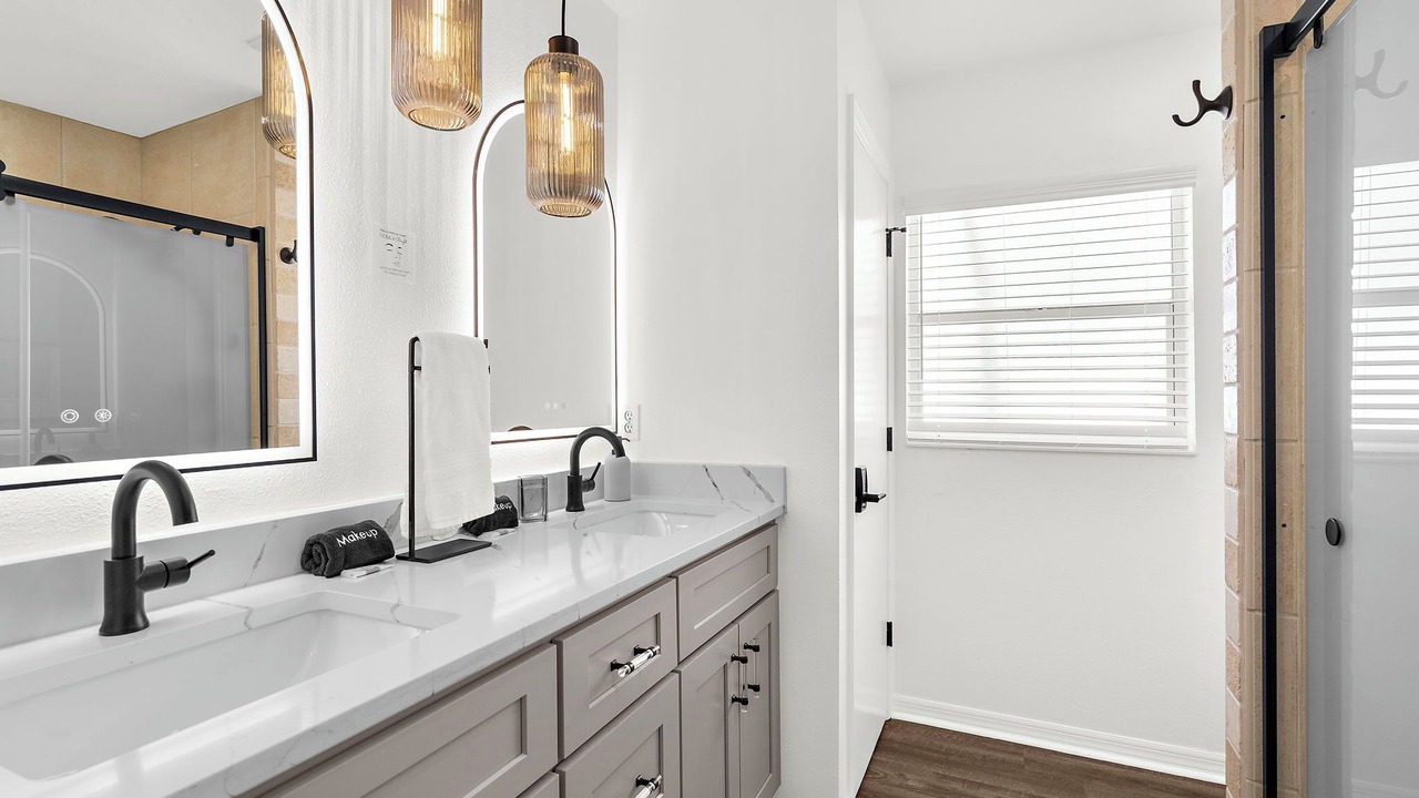 Photo of Bathroom in Bayshore Gardens
