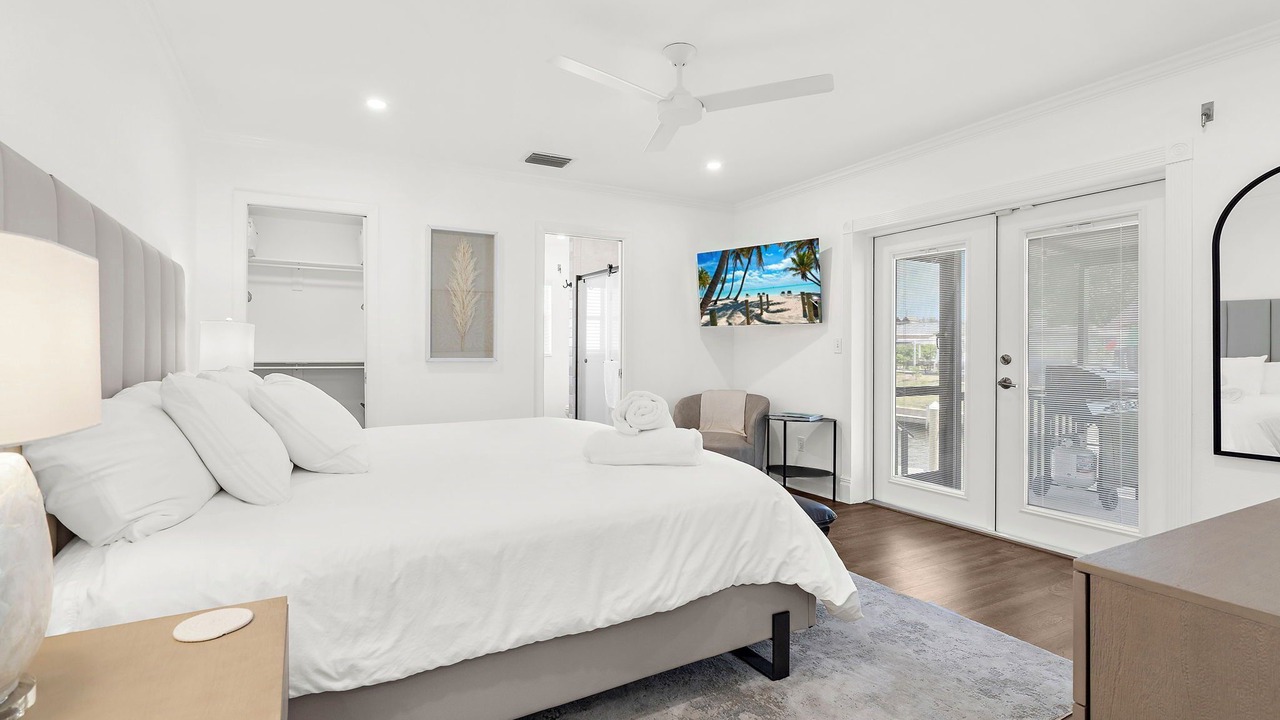 Photo of Bedroom in Bayshore Gardens