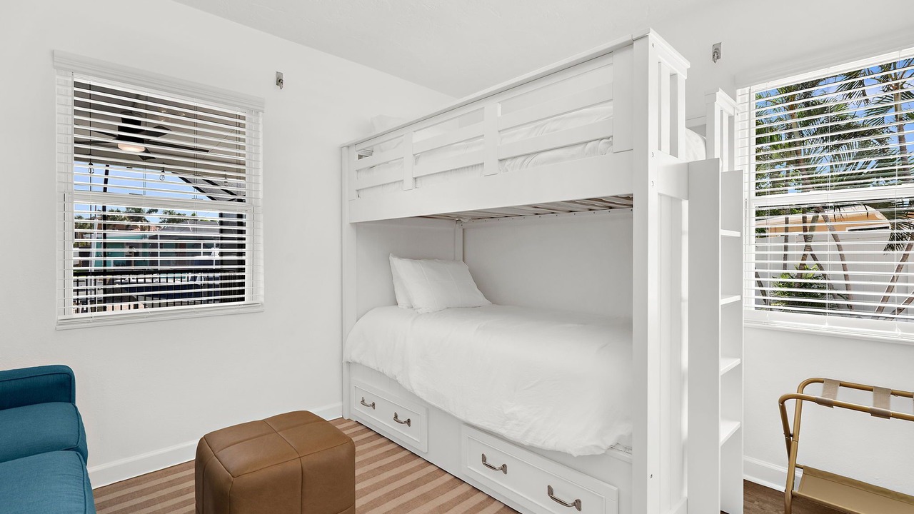Photo of Bedroom in Bayshore Gardens