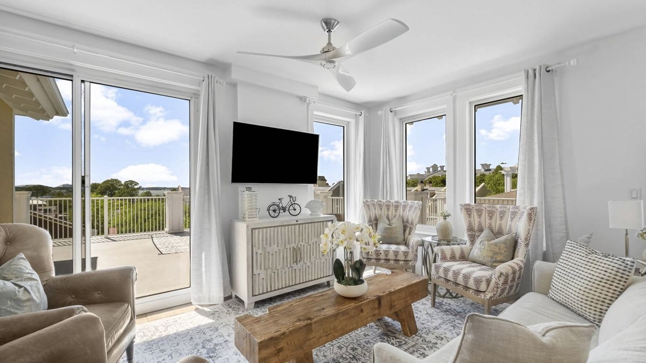 Photo of Livingroom in Baytowne Wharf