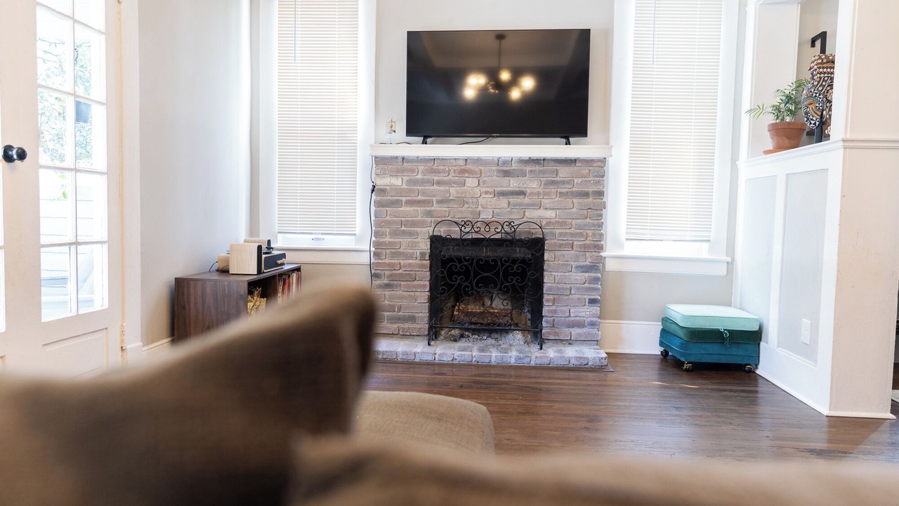 Photo of Livingroom in Five Points