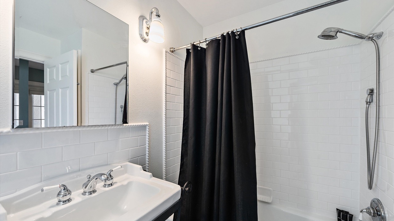 Photo of Bathroom in Indian Beach Sapphire Shores