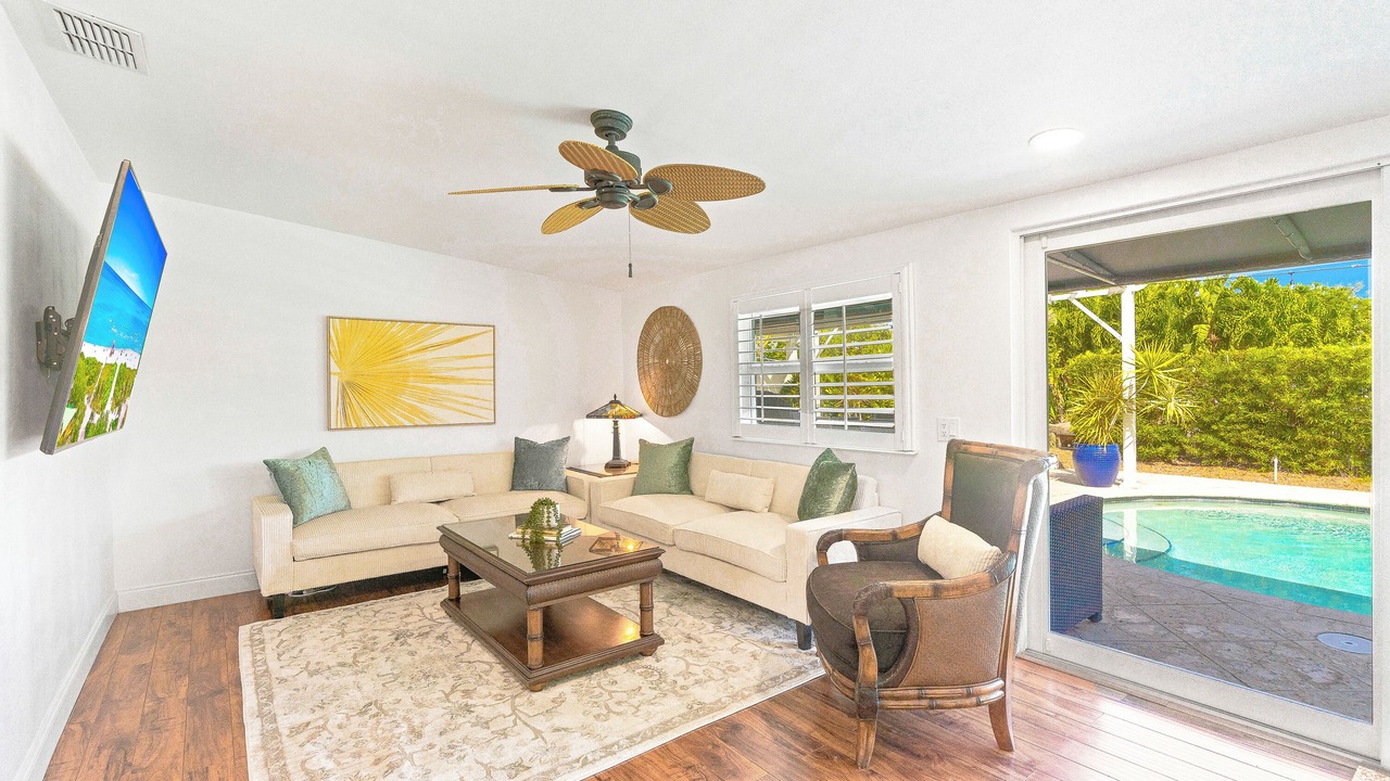 Photo of Livingroom in Cypress Lakes