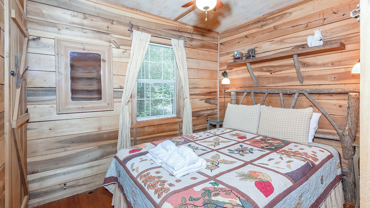 Photo of Bedroom in Lake Toxaway