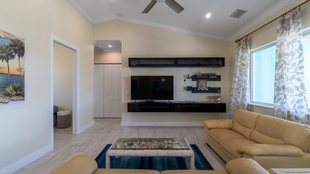 Photo of Livingroom in Breezeswept Beach Estates