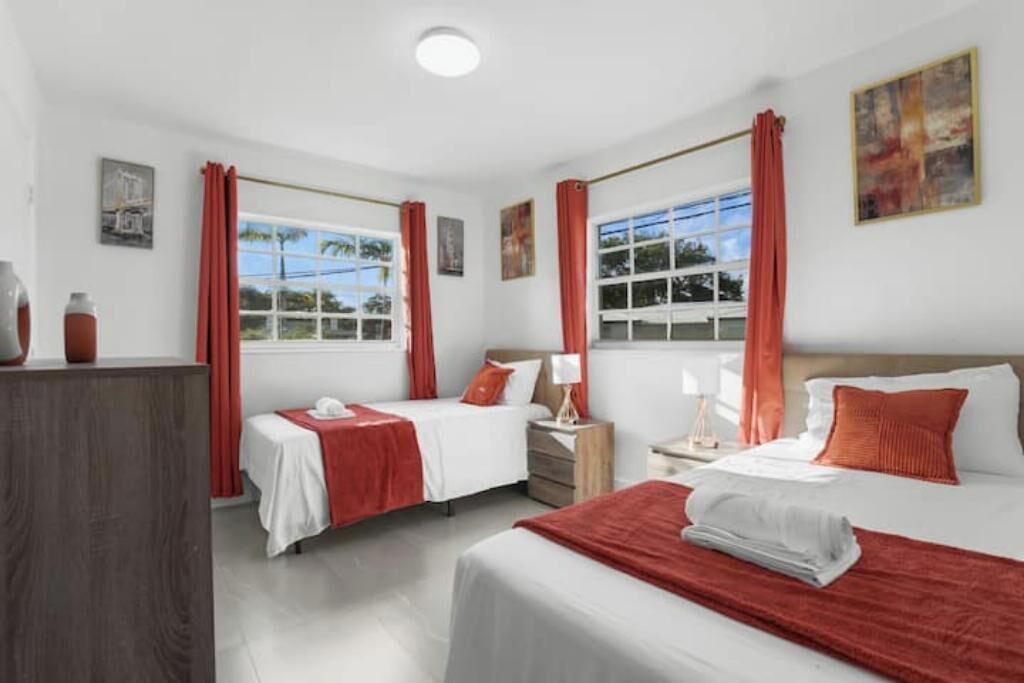 Photo of Bedroom in Lauderhill