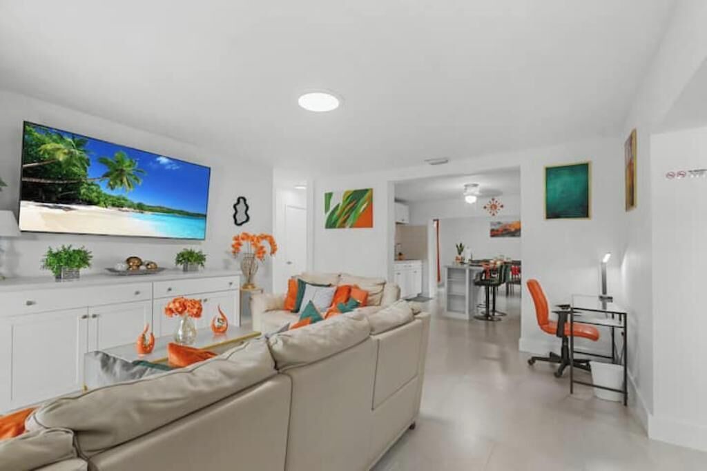 Photo of Livingroom in Lauderhill