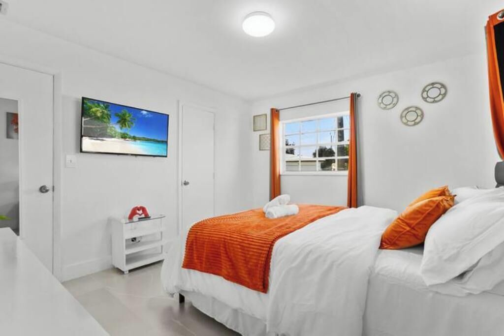 Photo of Bedroom in Lauderhill