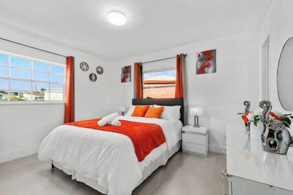 Photo of Bedroom in Lauderhill