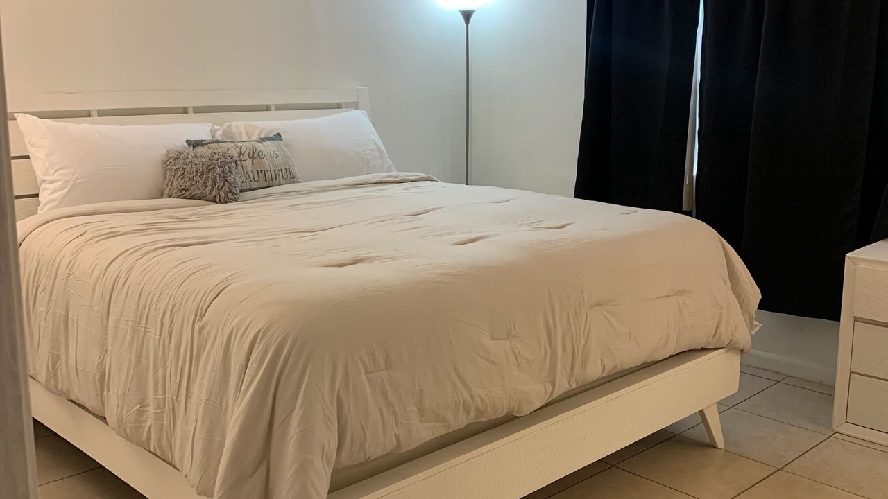 Photo of Bedroom in Lauderhill