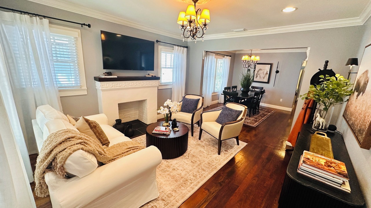 Photo of Livingroom in Historic District