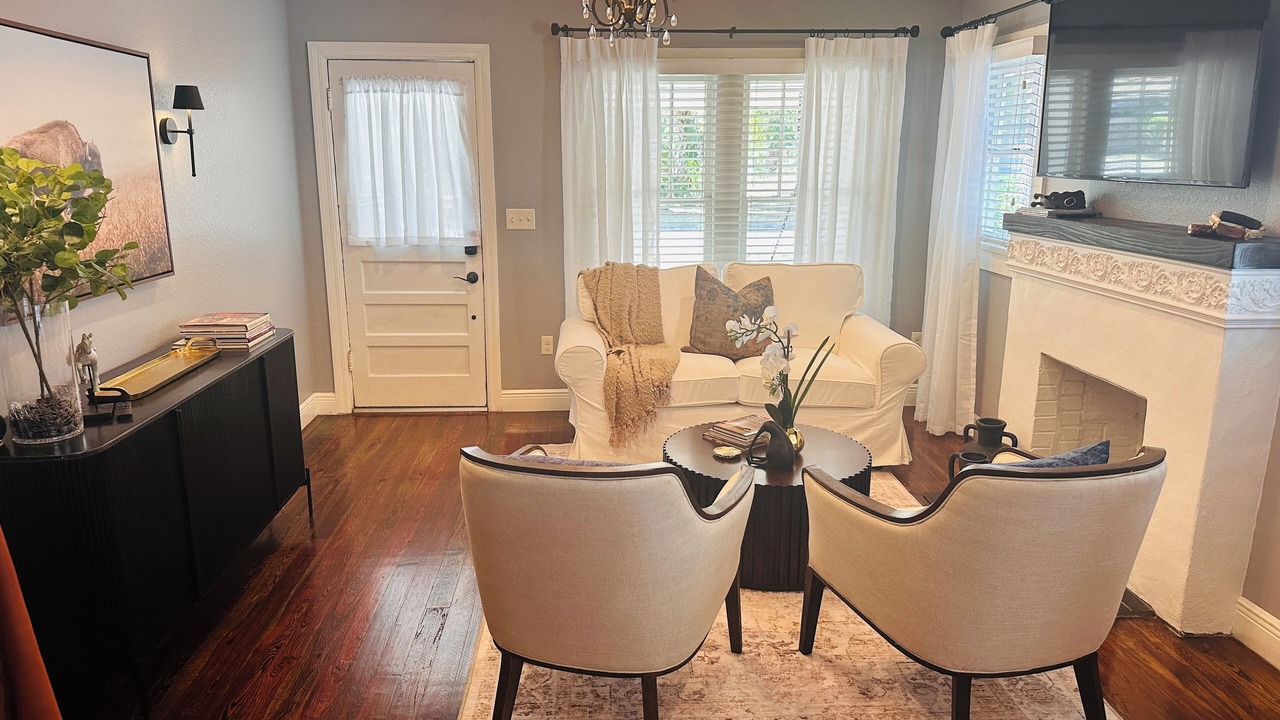 Photo of Livingroom in Historic District