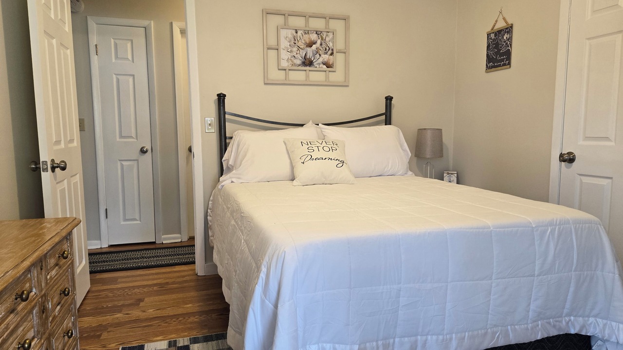 Photo of Bedroom in Lake City