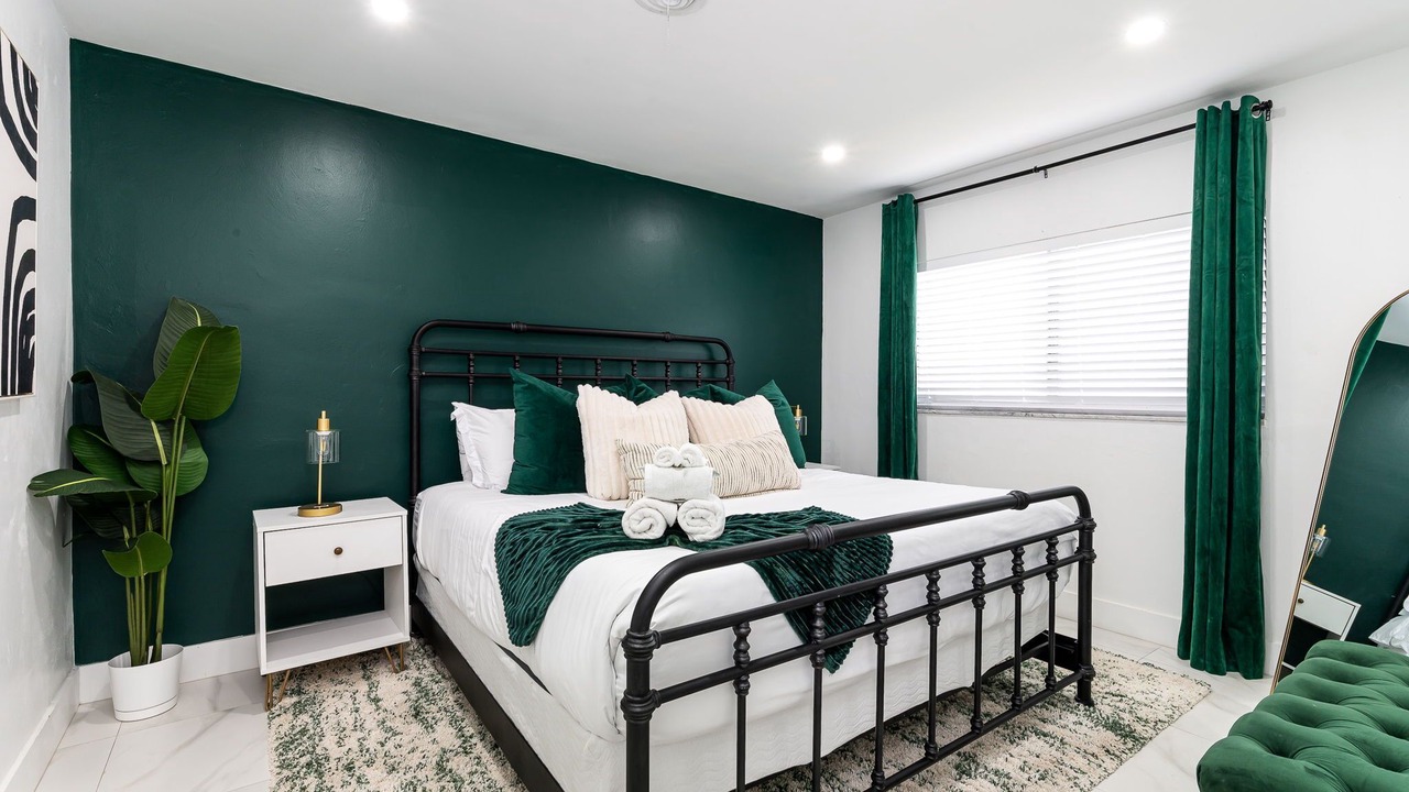 Photo of Bedroom in Garden Isles