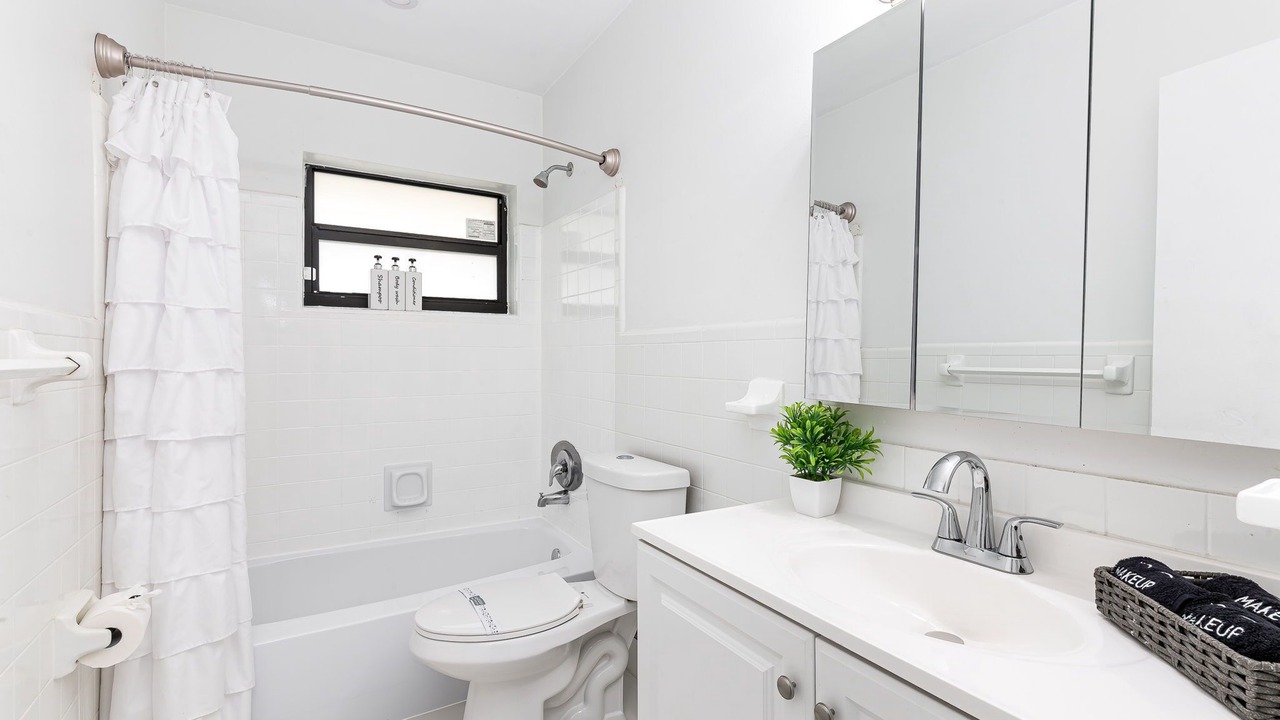 Photo of Bathroom in Garden Isles