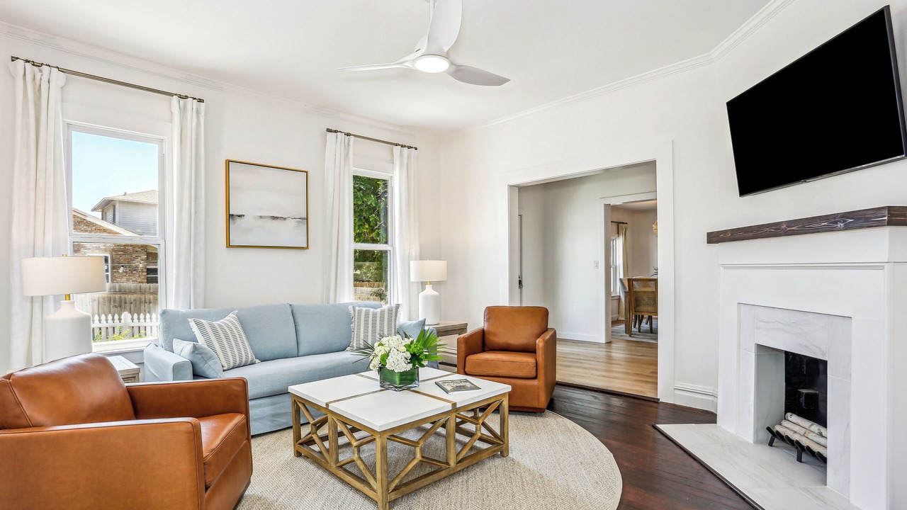 Photo of Livingroom in East Hill