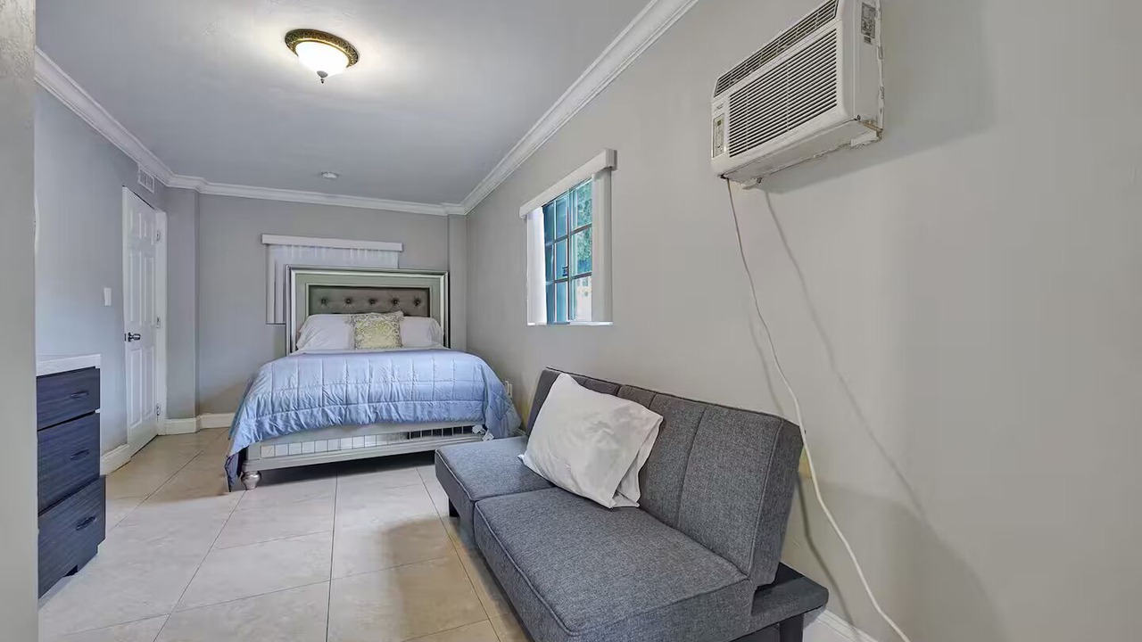 Photo of Bedroom in Golden Glades