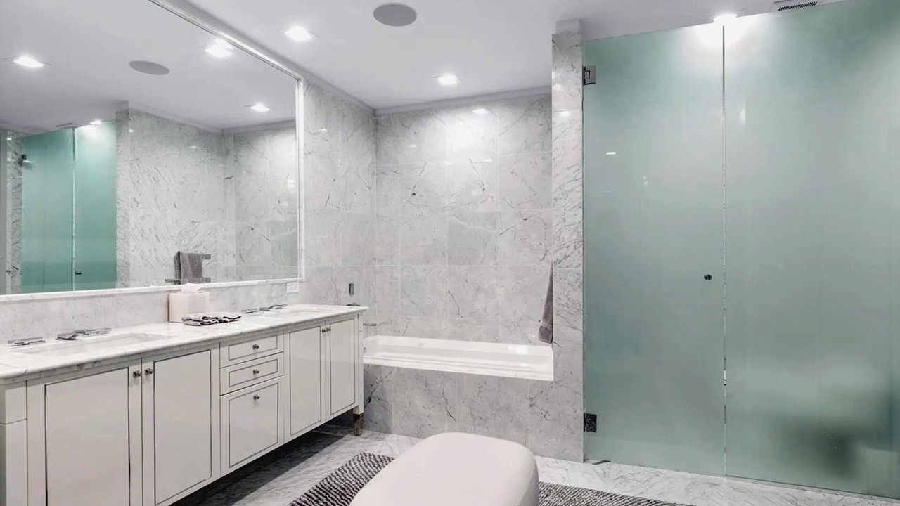 Photo of Bathroom in Surfside