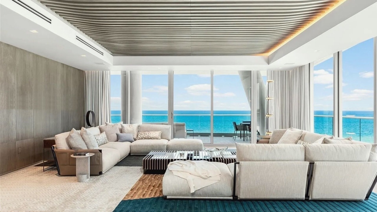 Photo of Livingroom in Surfside