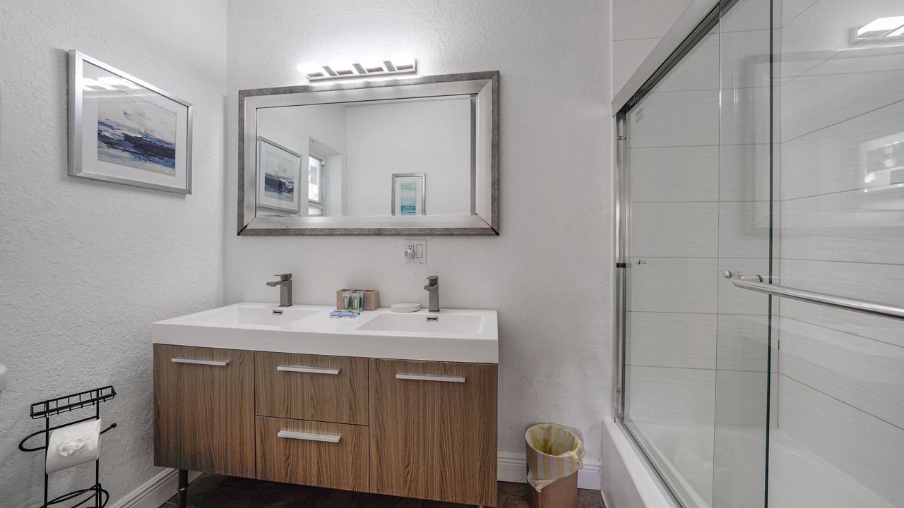 Photo of Bathroom in Royal Poinciana