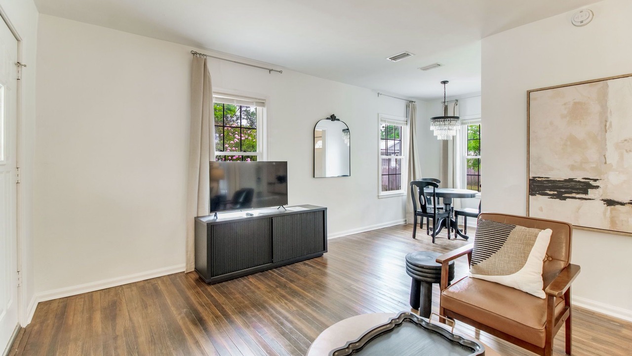 Photo of Livingroom in Navy Point