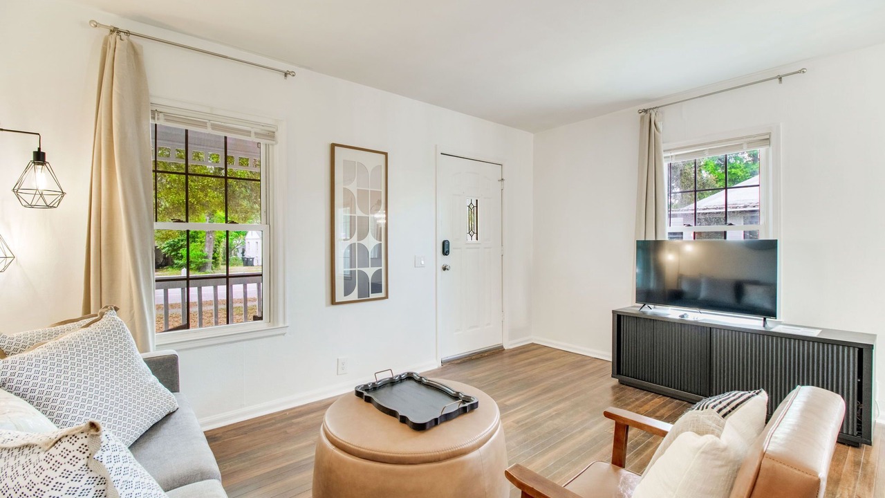 Photo of Livingroom in Navy Point