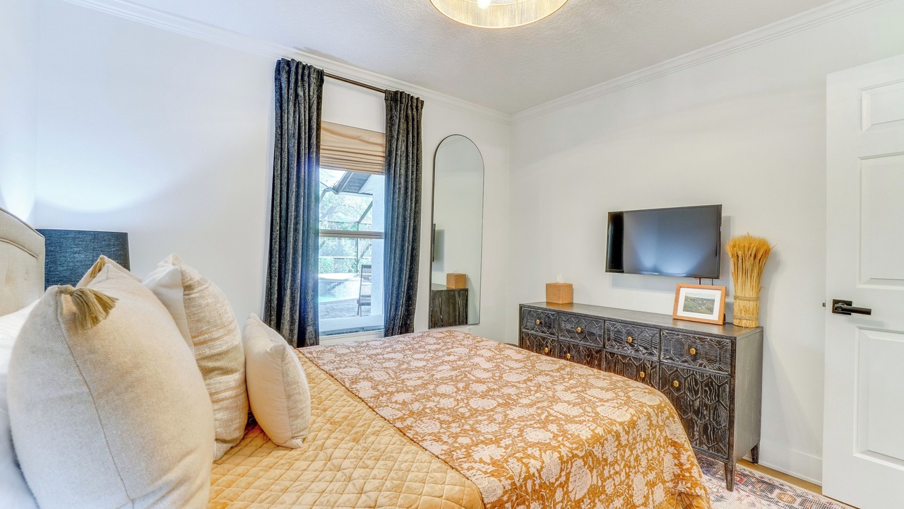 Photo of Bedroom in Mount Plymouth