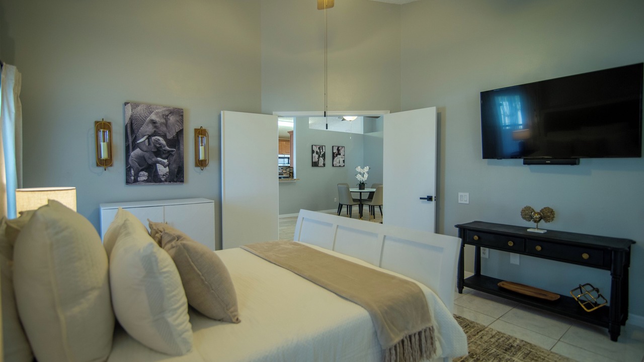 Photo of Bedroom in Lakeside Estates