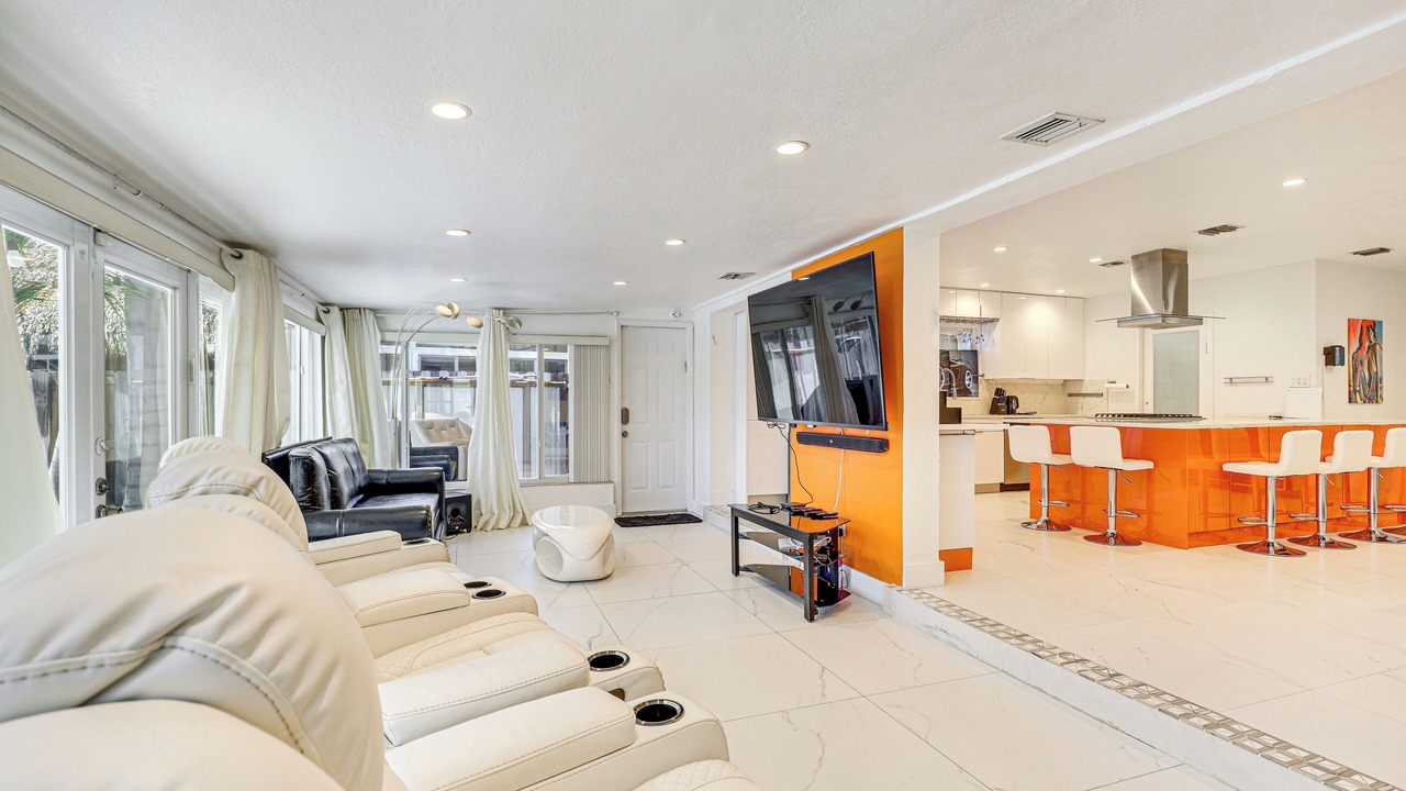 Photo of Livingroom in Nautilus Isle
