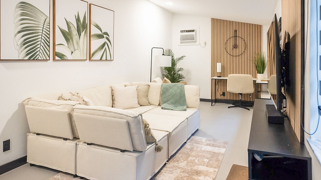 Photo of Livingroom in Poinsettia Heights