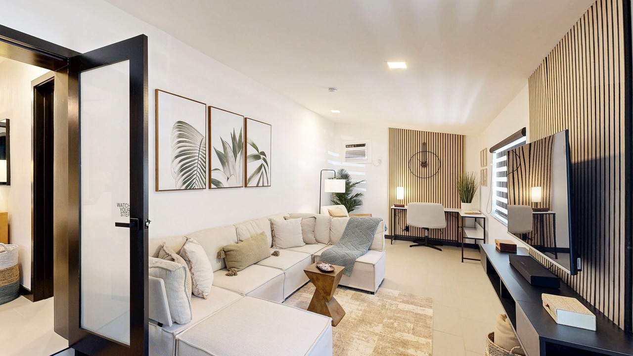 Photo of Livingroom in Poinsettia Heights