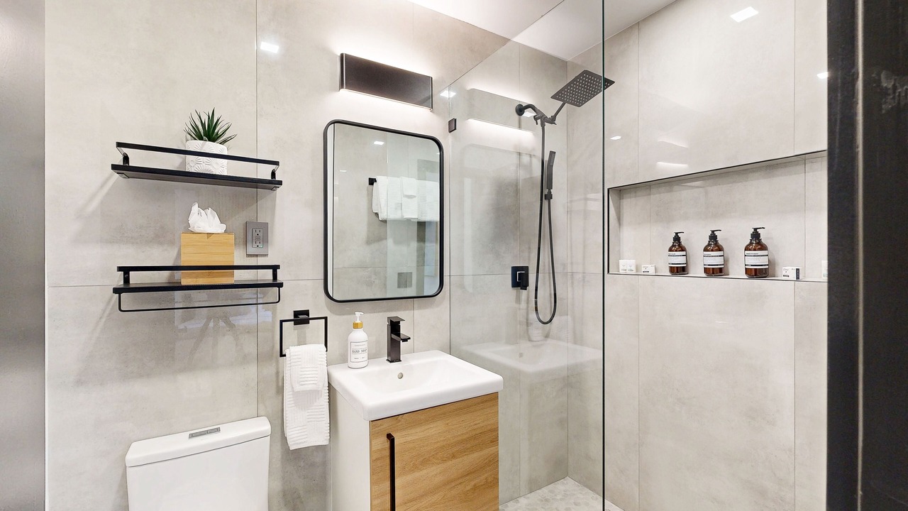Photo of Bathroom in Poinsettia Heights