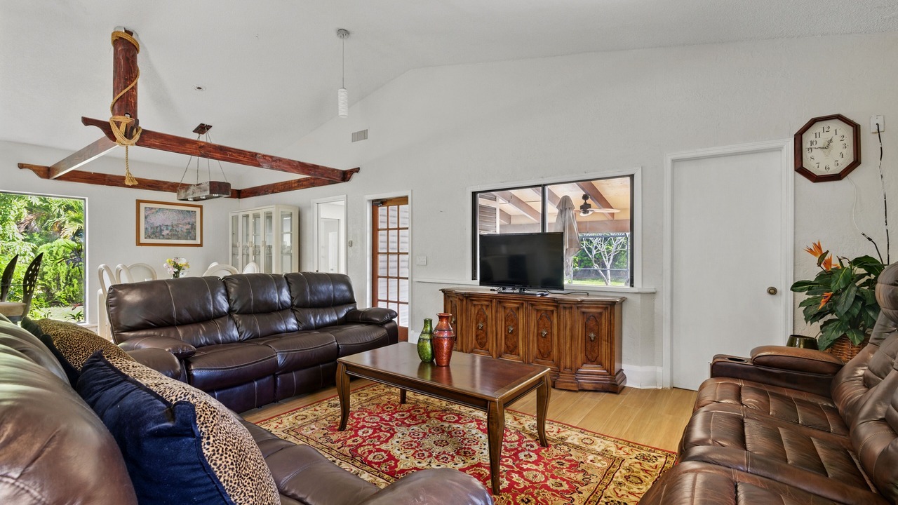 Photo of Livingroom in Hunt Club