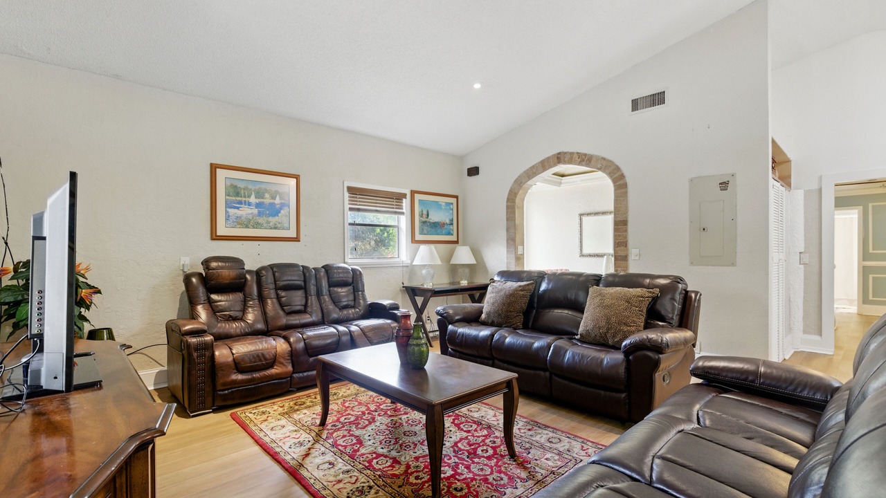 Photo of Livingroom in Hunt Club