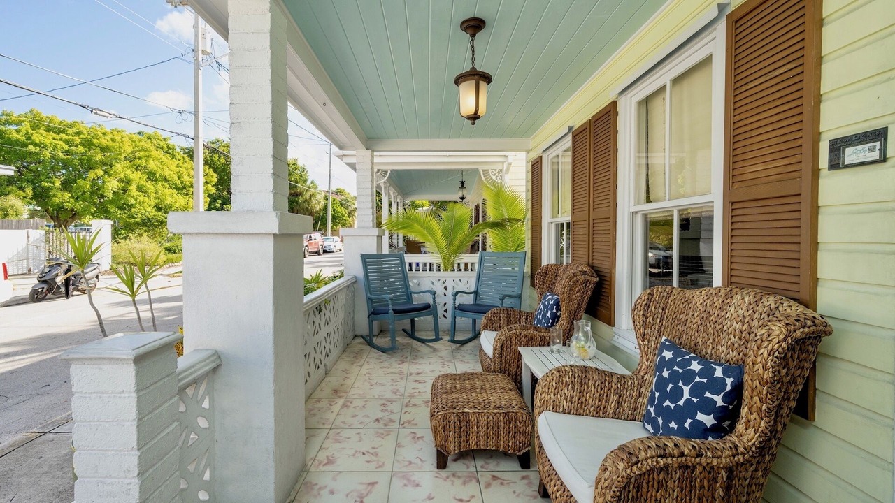 Photo of Outdoor in Uptown - Upper Duval
