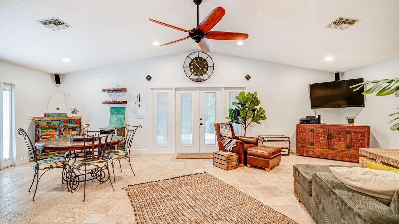 Photo of Livingroom in North River Shores