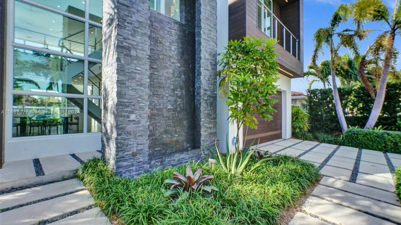 Photo of Outdoor in Poinsettia Heights