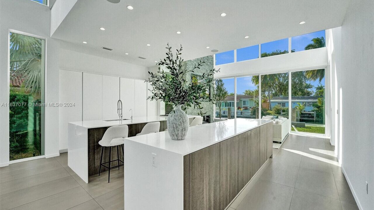 Photo of Others in Poinsettia Heights