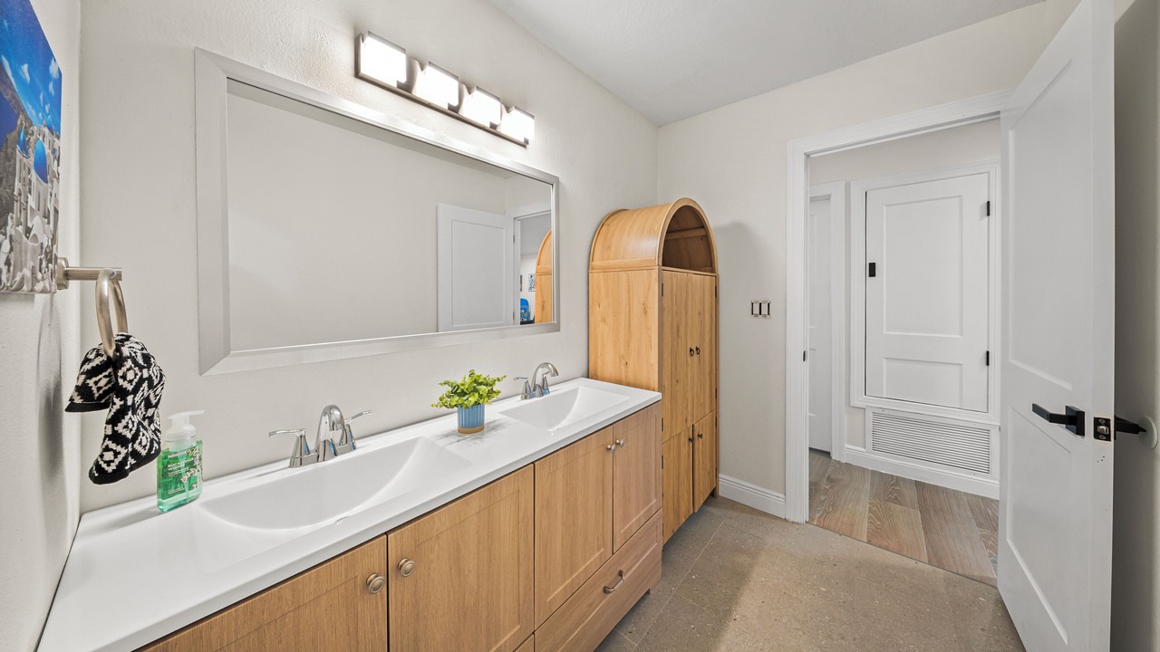 Photo of Bathroom in Lake Magdalene