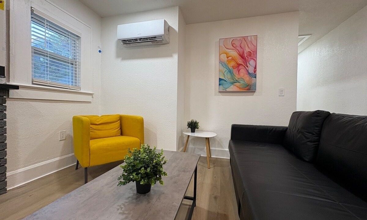 Photo of Livingroom in Historic Uptown
