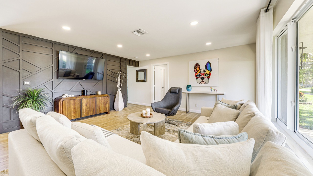 Photo of Livingroom in Tropic Palms