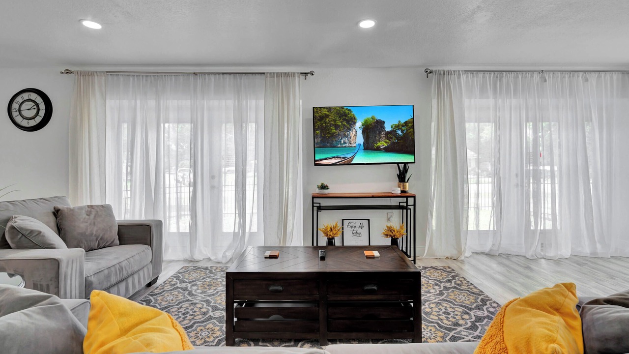 Photo of Livingroom in Plantation Estates
