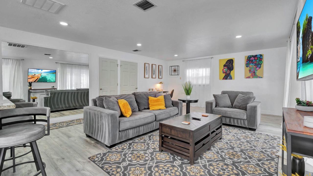 Photo of Livingroom in Plantation Estates